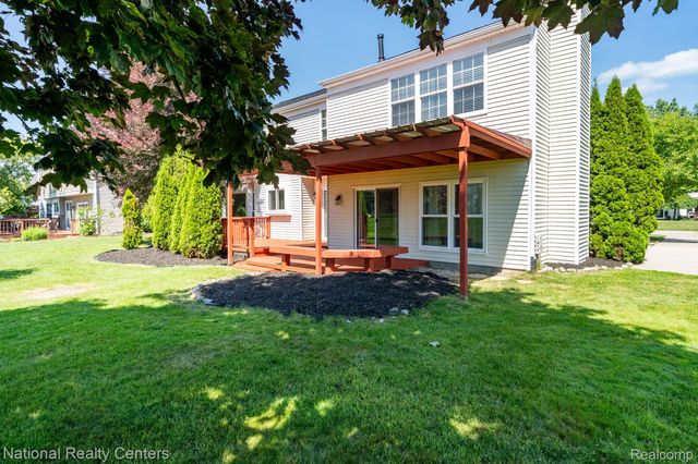 1884 Charrington Drive, West Bloomfield Charter Township, MI 48324