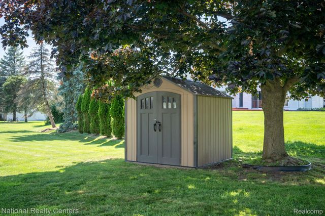 1884 Charrington Drive, West Bloomfield Charter Township, MI 48324