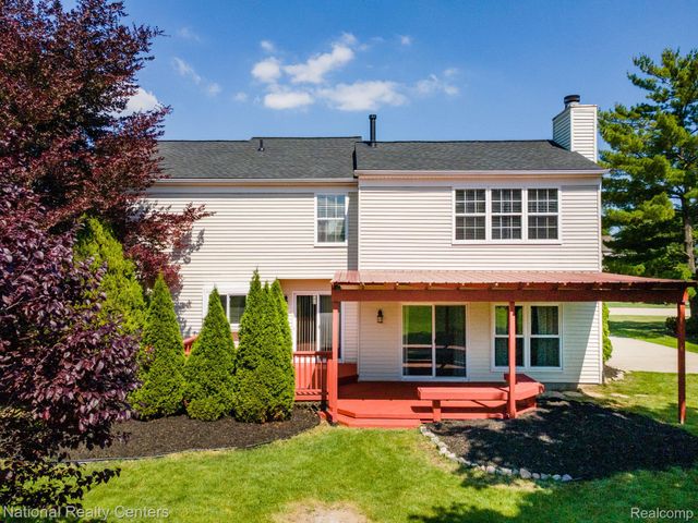 1884 Charrington Drive, West Bloomfield Charter Township, MI 48324