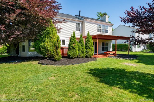 1884 Charrington Drive, West Bloomfield Charter Township, MI 48324