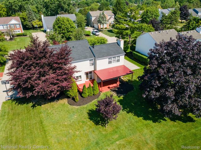 1884 Charrington Drive, West Bloomfield Charter Township, MI 48324