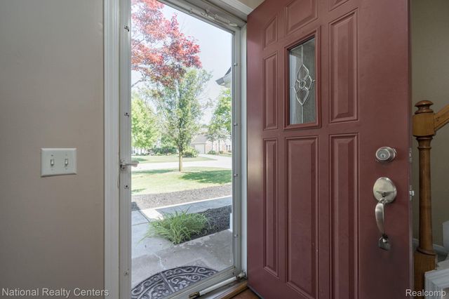 1884 Charrington Drive, West Bloomfield Charter Township, MI 48324