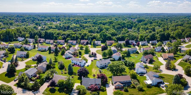1884 Charrington Drive, West Bloomfield Charter Township, MI 48324