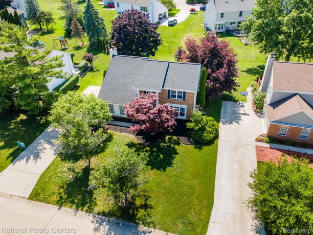 1884 Charrington Drive, West Bloomfield Charter Township, MI 48324
