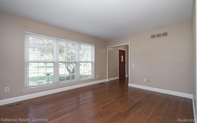 1884 Charrington Drive, West Bloomfield Charter Township, MI 48324