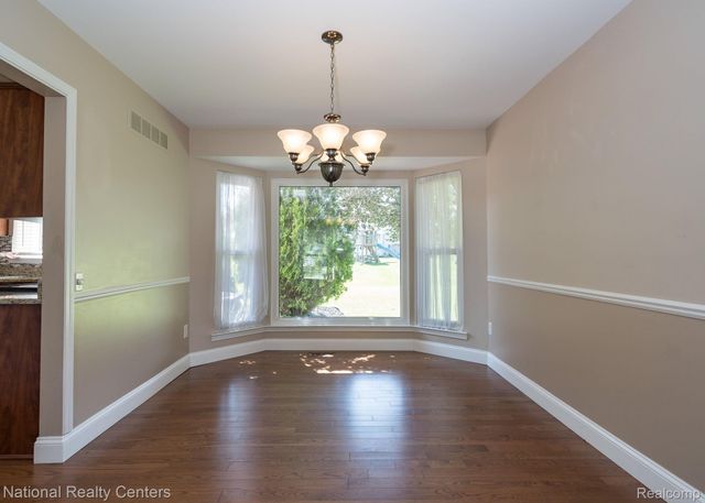 1884 Charrington Drive, West Bloomfield Charter Township, MI 48324