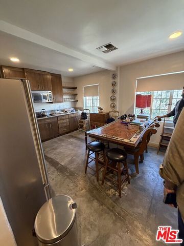 2252 W Washington Boulevard, Los Angeles, CA 90018