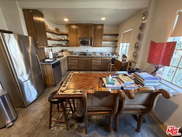 2252 W Washington Boulevard, Los Angeles, CA 90018