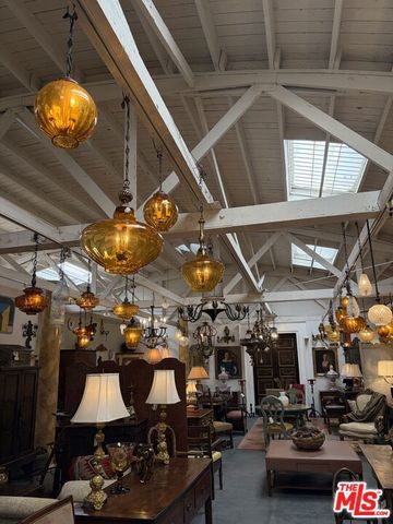 2252 W Washington Boulevard, Los Angeles, CA 90018