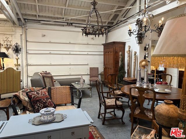 2252 W Washington Boulevard, Los Angeles, CA 90018