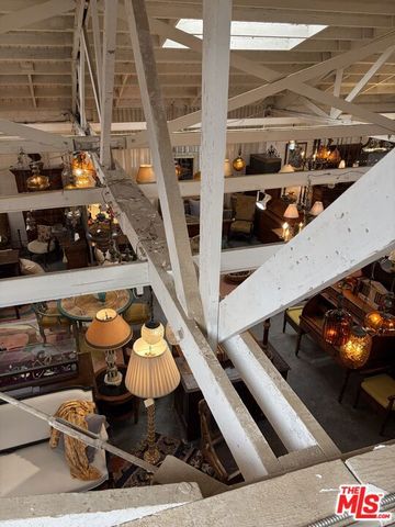 2252 W Washington Boulevard, Los Angeles, CA 90018