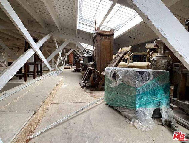 2252 W Washington Boulevard, Los Angeles, CA 90018