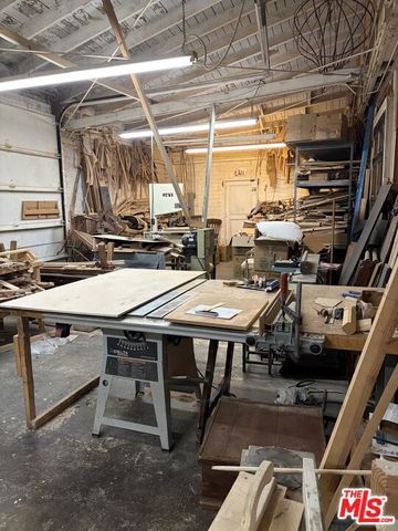 2252 W Washington Boulevard, Los Angeles, CA 90018