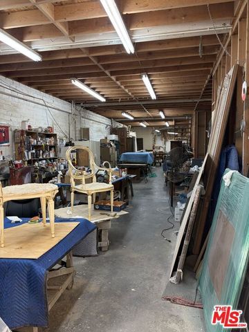 2252 W Washington Boulevard, Los Angeles, CA 90018