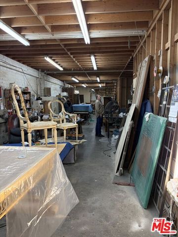 2252 W Washington Boulevard, Los Angeles, CA 90018