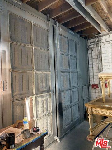 2252 W Washington Boulevard, Los Angeles, CA 90018