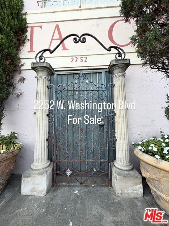 2252 W Washington Boulevard, Los Angeles, CA 90018