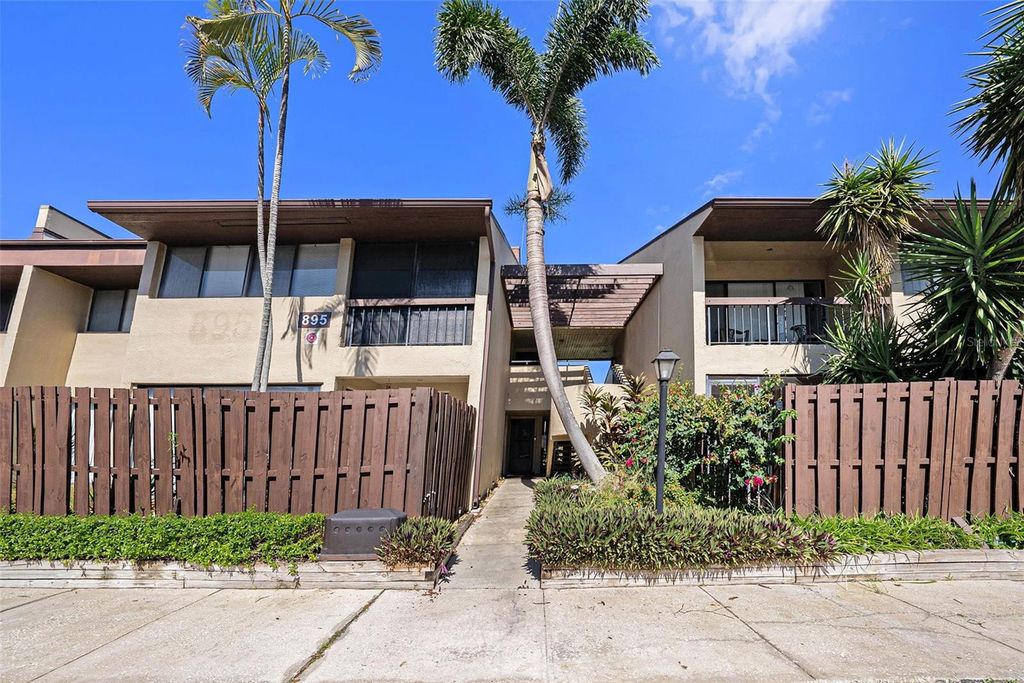 895 N VILLAGE DR 107, St Petersburg, FL 33716