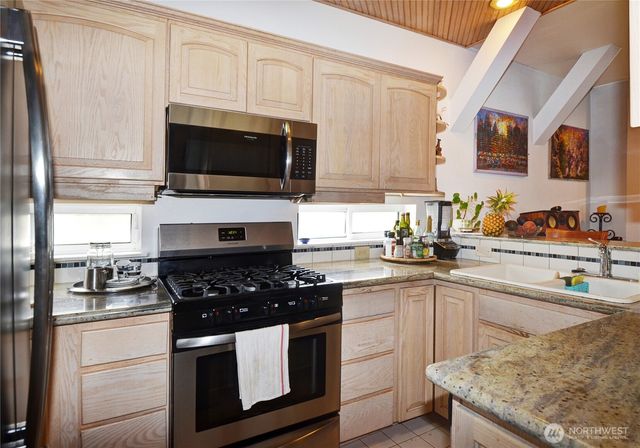 2215 Yale Ave E, Seattle, WA 98102