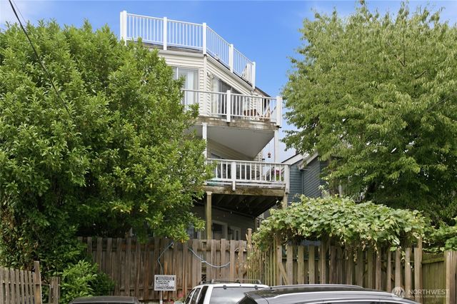 2215 Yale Ave E, Seattle, WA 98102