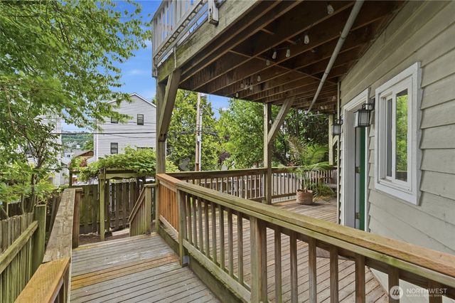2215 Yale Ave E, Seattle, WA 98102