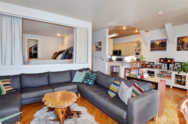 2215 Yale Ave E, Seattle, WA 98102