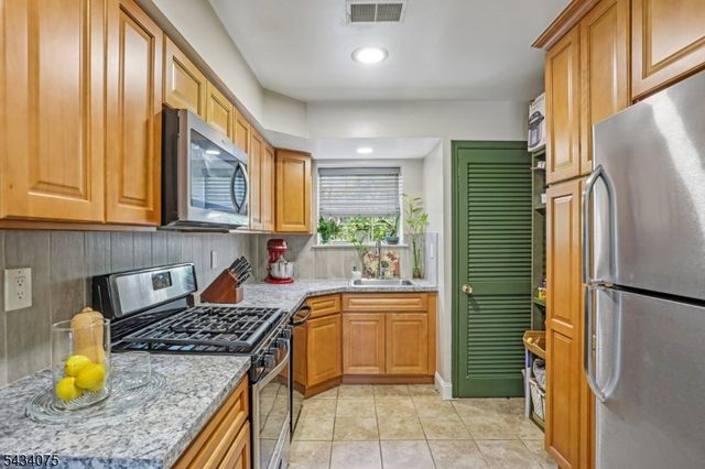 272 Walnut St 6D, Newark City, NJ 07105