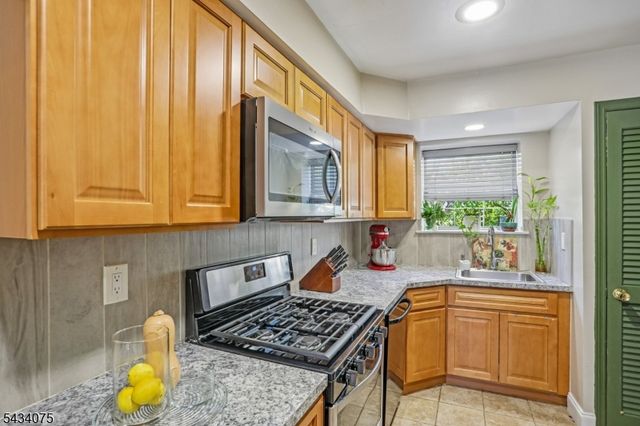 272 Walnut St 6D, Newark City, NJ 07105