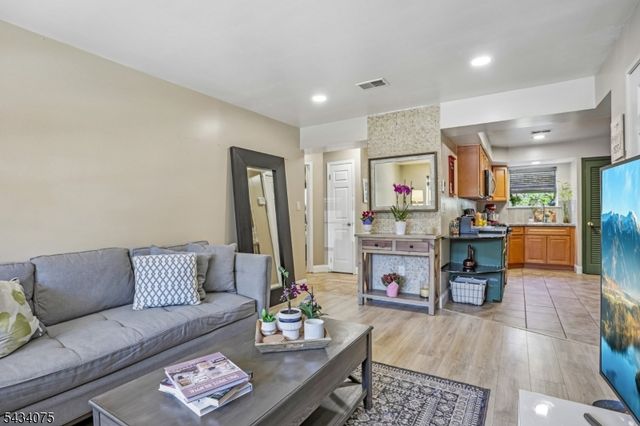 272 Walnut St 6D, Newark City, NJ 07105