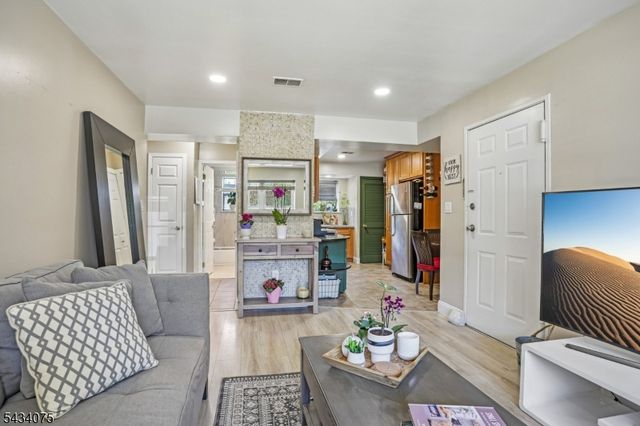 272 Walnut St 6D, Newark City, NJ 07105