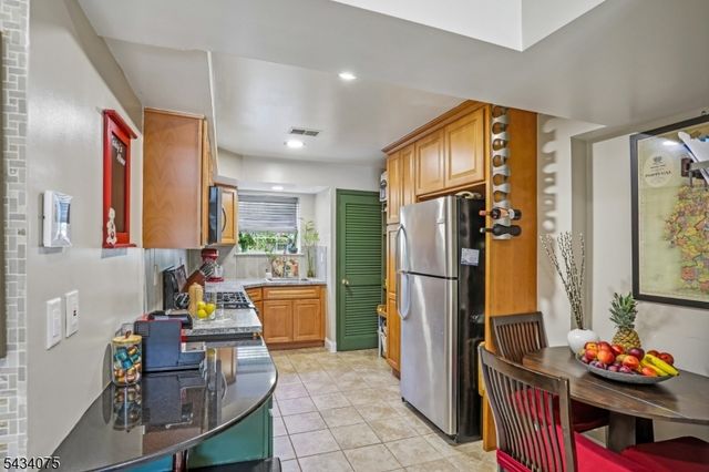 272 Walnut St 6D, Newark City, NJ 07105