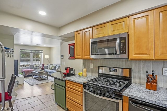 272 Walnut St 6D, Newark City, NJ 07105