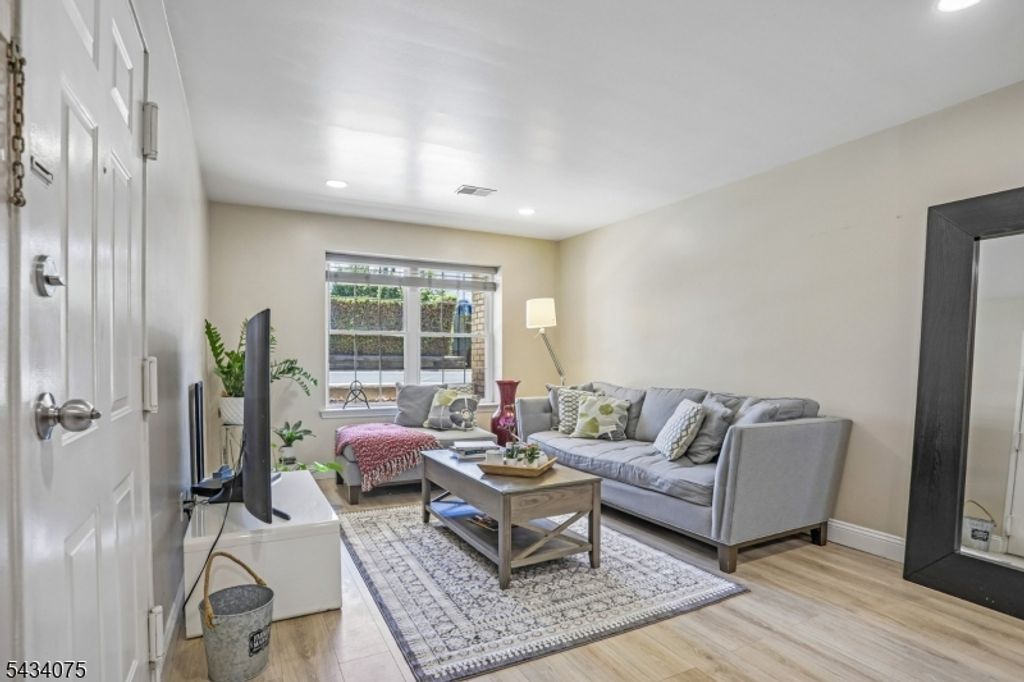 272 Walnut St 6D, Newark City, NJ 07105 — photo 3