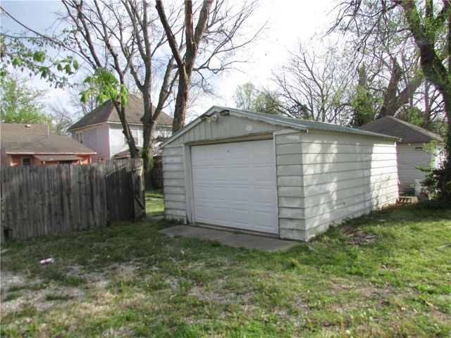 517 Lincoln Avenue, Osawatomie, KS 66064