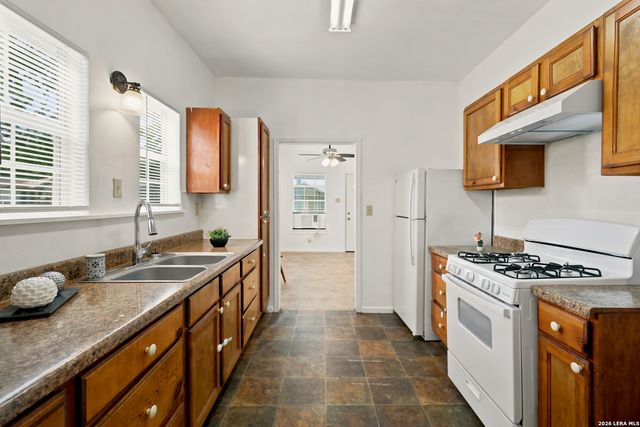 1814 Santa Anna, San Antonio, TX 78201