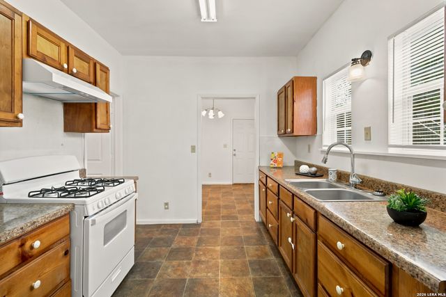 1814 Santa Anna, San Antonio, TX 78201