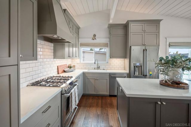 420 1st St, Coronado, CA 92118