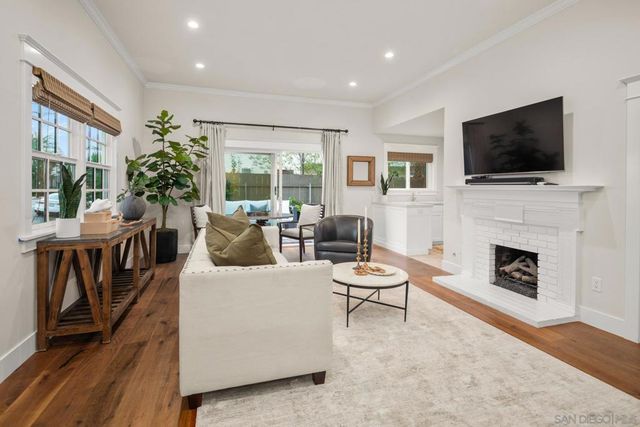 420 1st St, Coronado, CA 92118