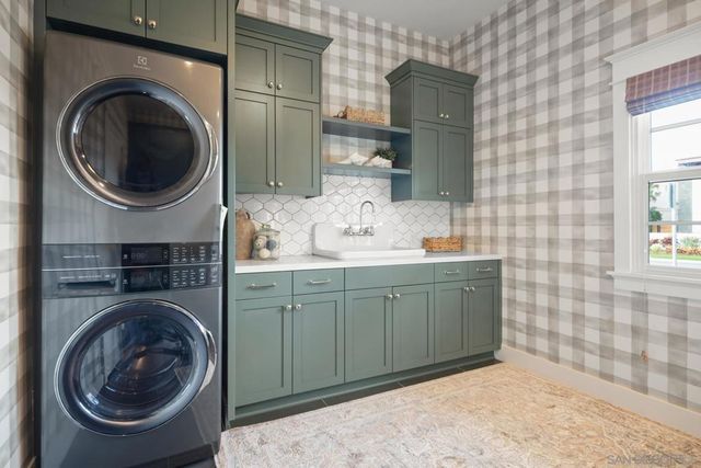 420 1st St, Coronado, CA 92118