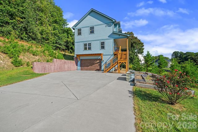19 Magnolia Farms Drive, Asheville, NC 28806