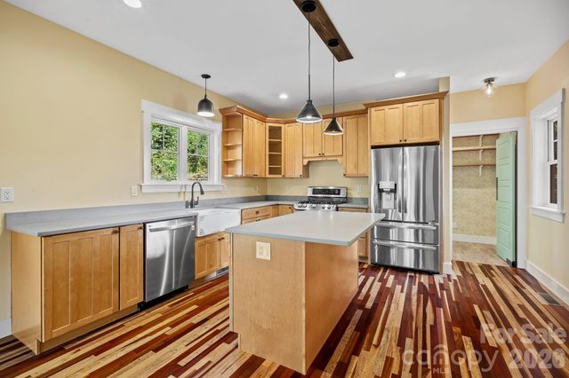 19 Magnolia Farms Drive, Asheville, NC 28806