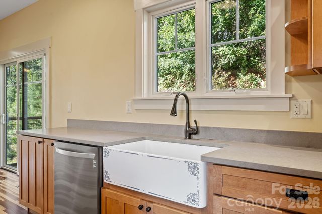 19 Magnolia Farms Drive, Asheville, NC 28806