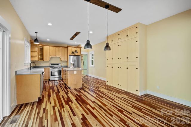 19 Magnolia Farms Drive, Asheville, NC 28806