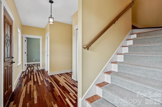 19 Magnolia Farms Drive, Asheville, NC 28806