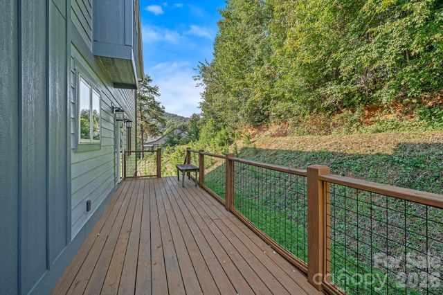 19 Magnolia Farms Drive, Asheville, NC 28806