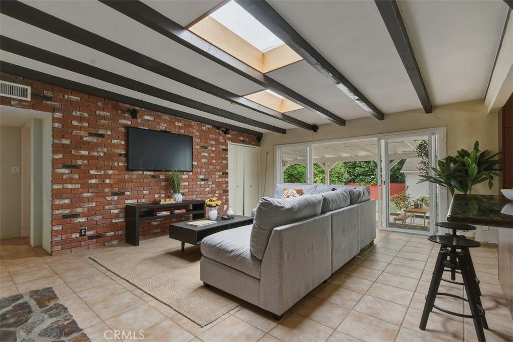 Image 15 of property listing at 14451 Greenleaf Street, Sherman Oaks, CA 91423