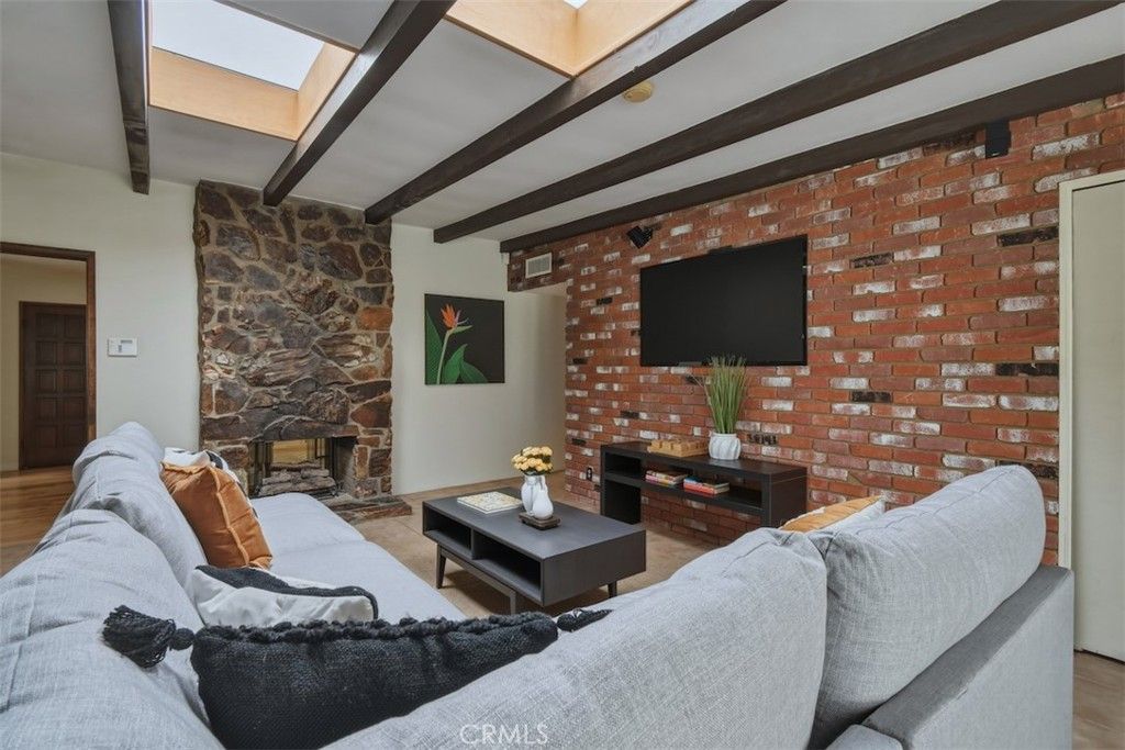 Image 19 of property listing at 14451 Greenleaf Street, Sherman Oaks, CA 91423