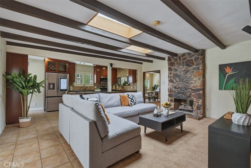 Image 20 of property listing at 14451 Greenleaf Street, Sherman Oaks, CA 91423