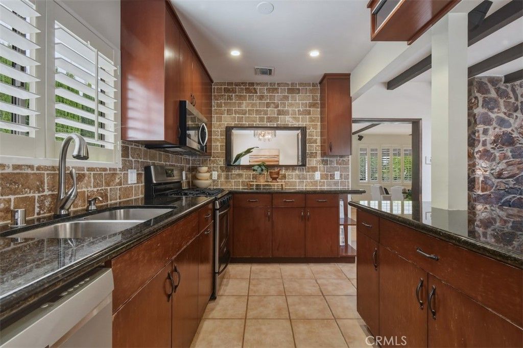 Image 24 of property listing at 14451 Greenleaf Street, Sherman Oaks, CA 91423