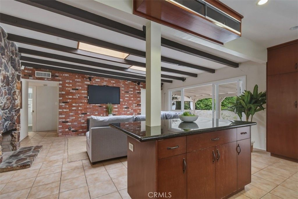 Image 25 of property listing at 14451 Greenleaf Street, Sherman Oaks, CA 91423